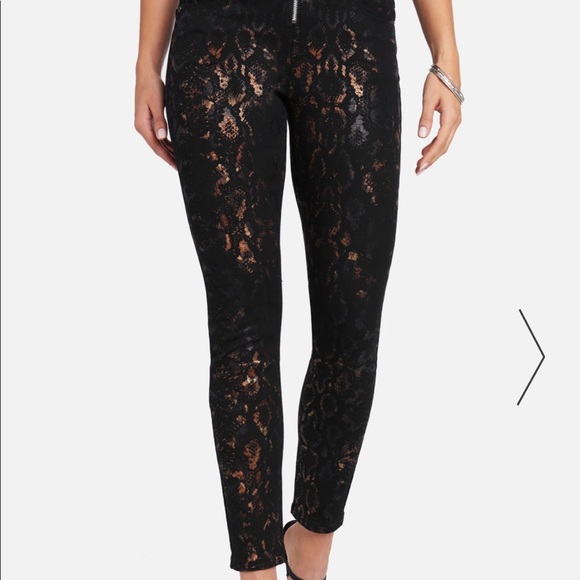 Brand new never worn Bebe high waist elastic zip front foil skinny jeans. Sz: 28 - Picture 3 of 8